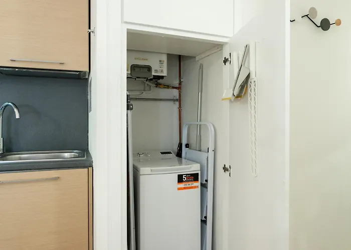 Co99- Large Lanzone Apartment