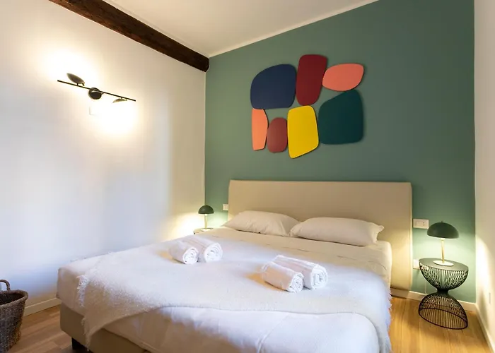 Apartment Co99- Large Lanzone *